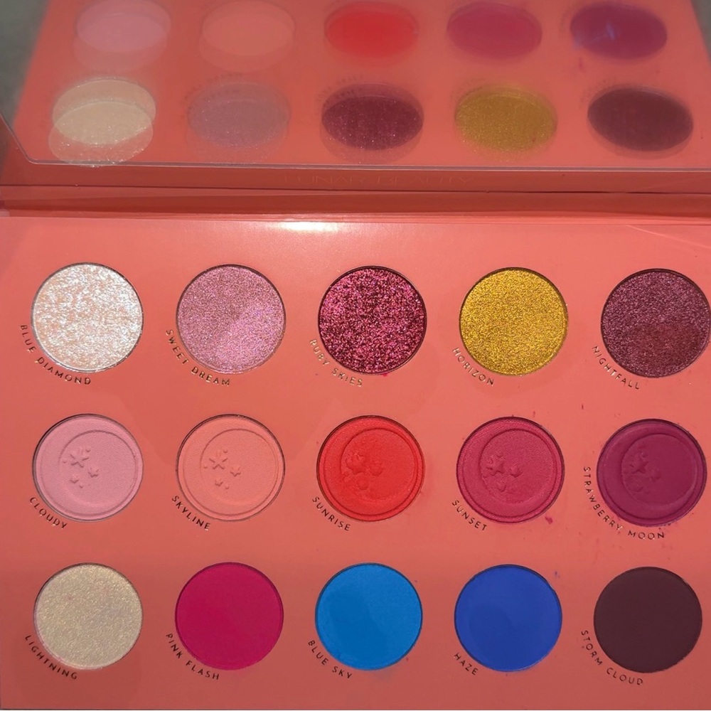 Lunar Beauty Strawberry Dream Palette